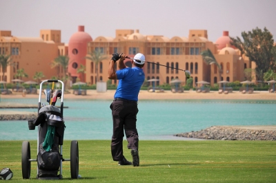 Golfspieler in El Gouna Aegypten (Alexander Mirschel)  Copyright 
Información sobre la licencia en 'Verificación de las fuentes de la imagen'